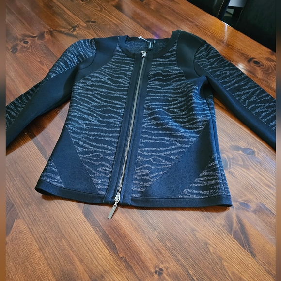 Brand new without tags Marciano sweater jacket. In excellent condition. Never xs - Picture 1 of 6